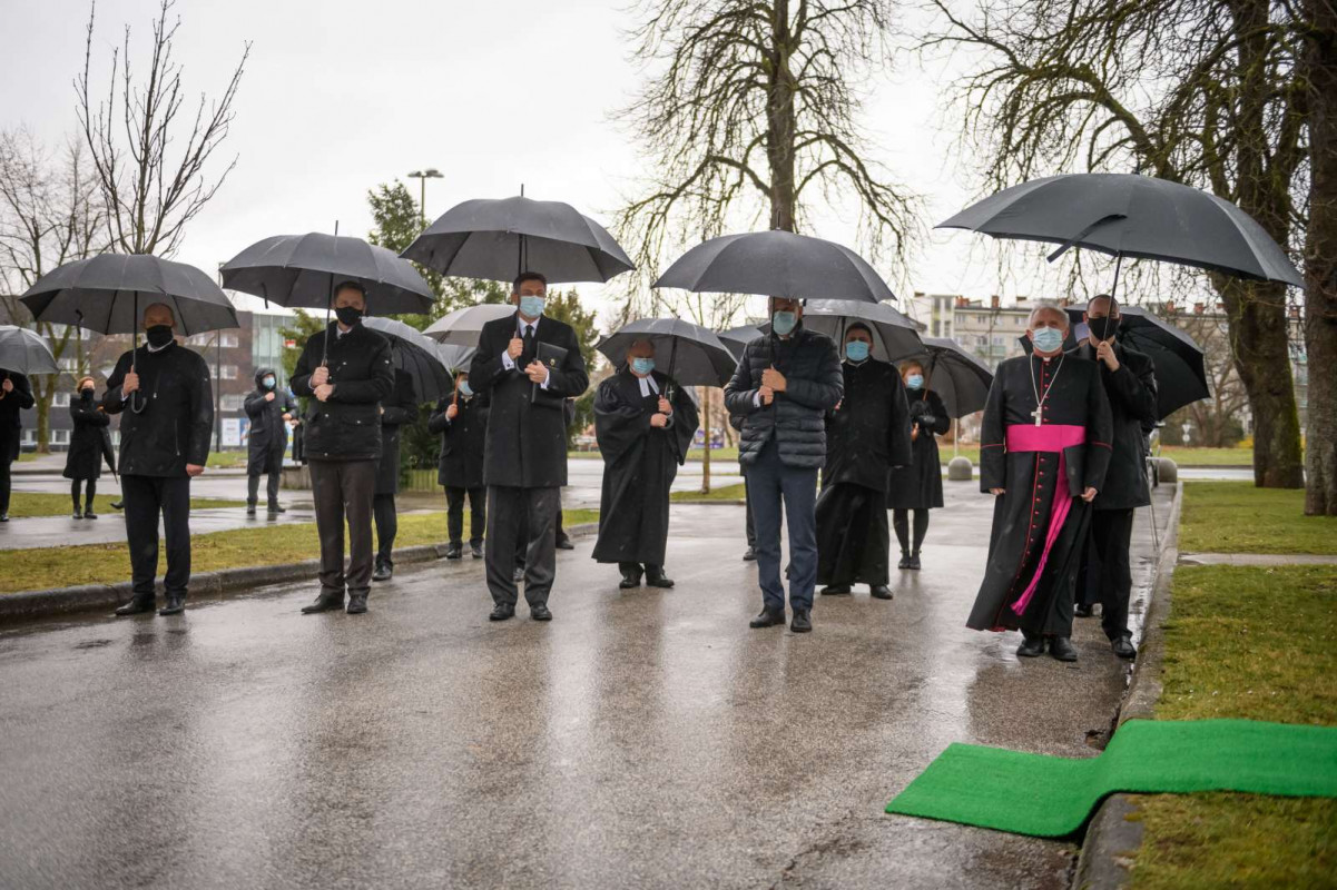 Zalna slovesnost v spomin preminulim in socutje svojcem v casu epidemije covida-19.Predsednik DS Alojz Kovsca, predsednik DZ Igor Zorcic, predsednik republike Borut Pahor, predsednik vlade Janez Jansa ter ljubljanski nadskof in metropolit Stanislav Zore.