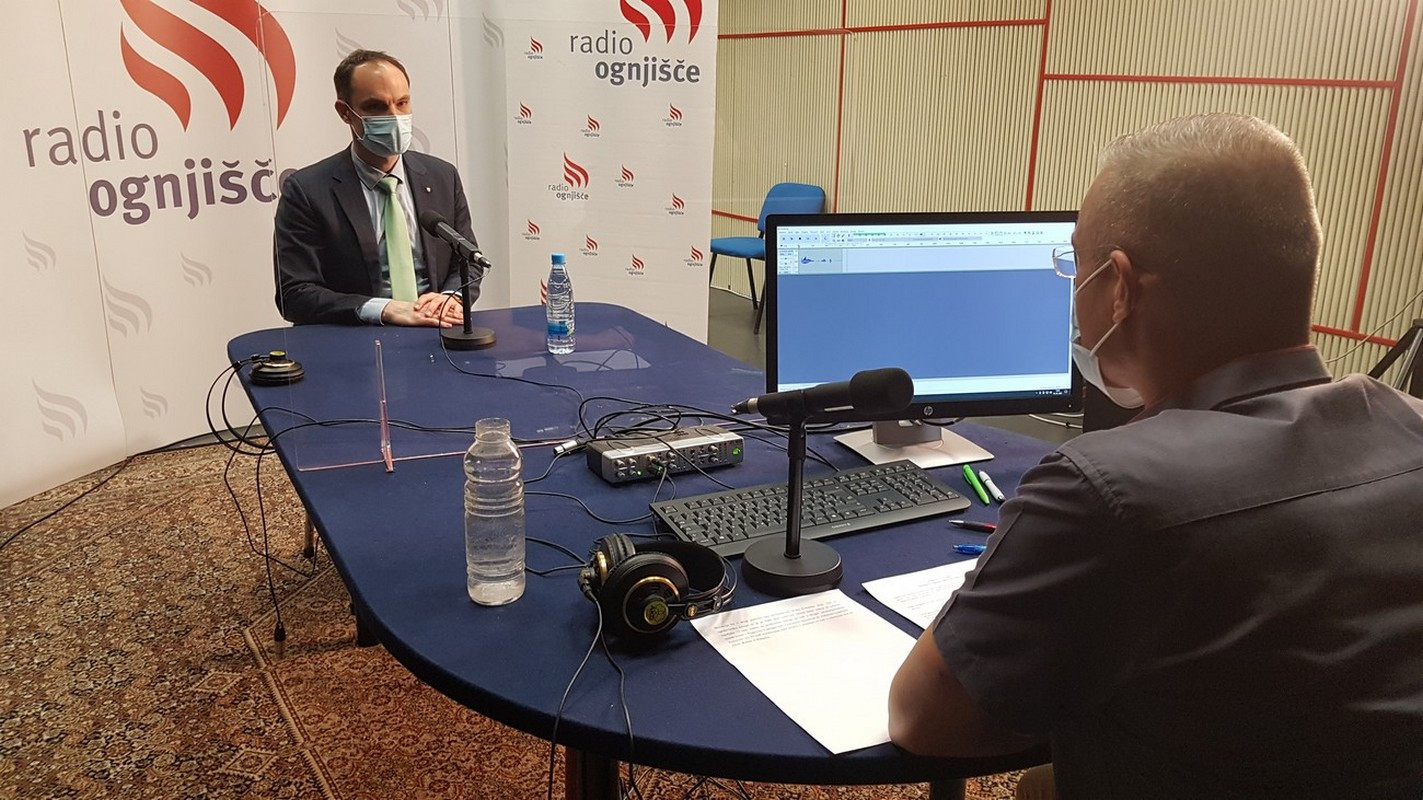 Minister dr. Anže Logar na Radiu Ognjišče