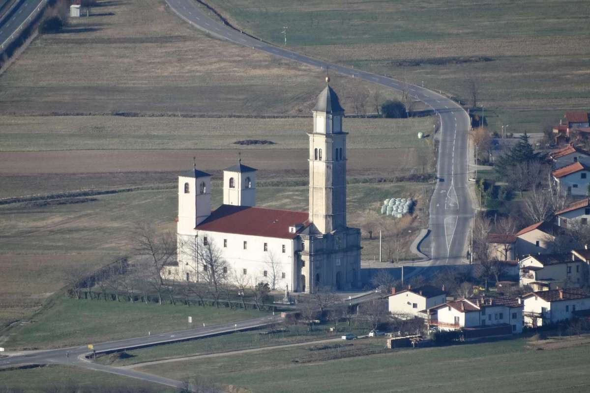 Pogled na Log pri Vipavi.