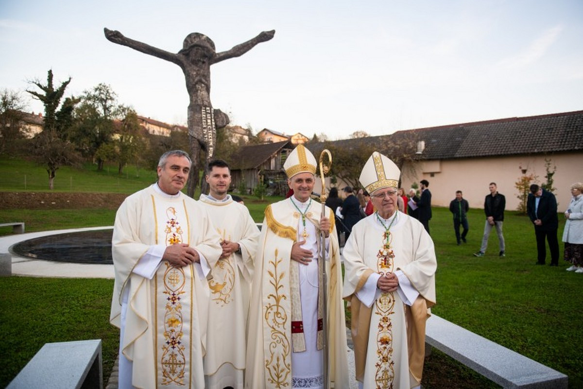 Direktor Misijonskega središča Matjaž Križnar, diakon Matic Vidic, škof Andrej Saje in škof Andrej Glavan