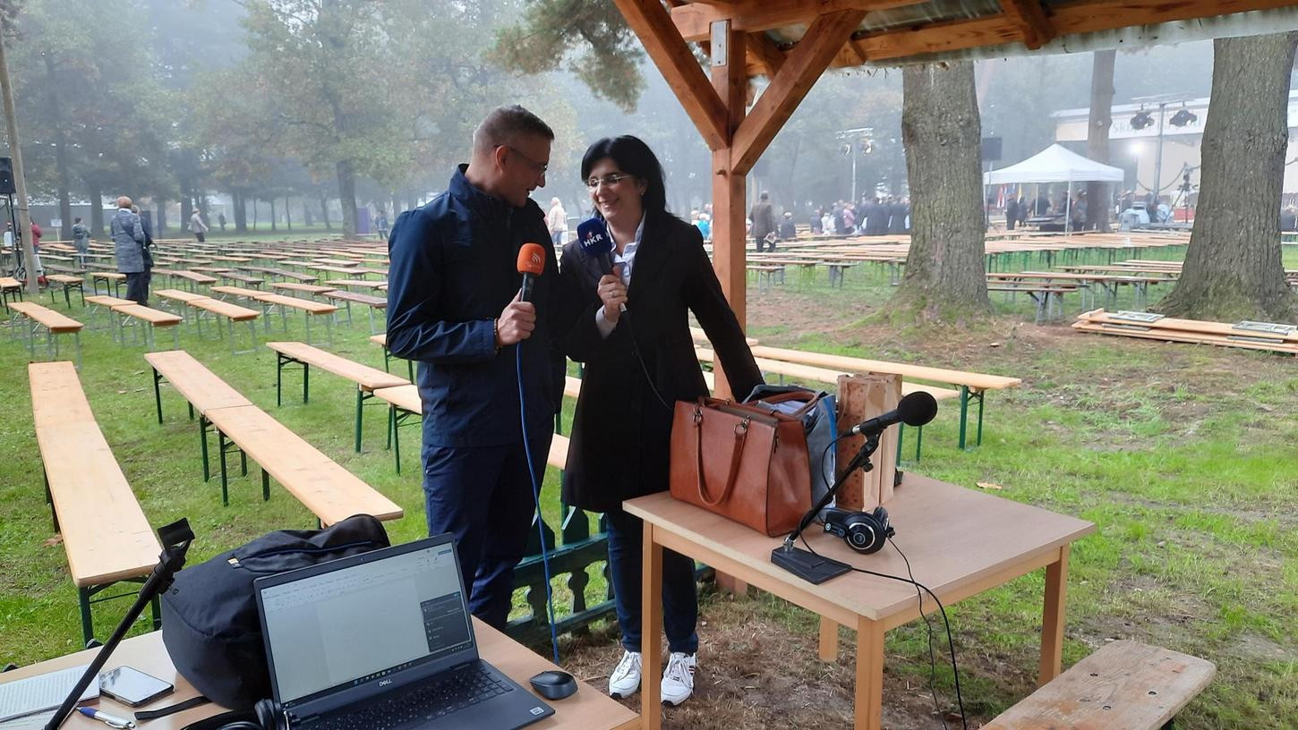 Voditelja oglašanj iz Beltincev Alen Salihović za Radio Ognjišče in za hrvaški katoliški radio Tanja Malež