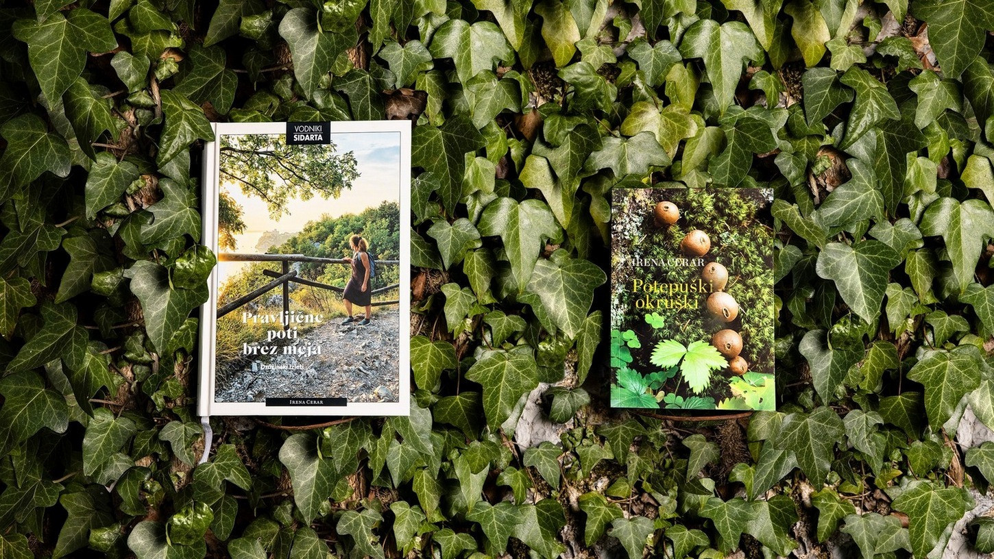 Knjigi, dve izmed naše sogovornice, desno Potepuški okruški je nagrajena kot najboljši literarni potopis.