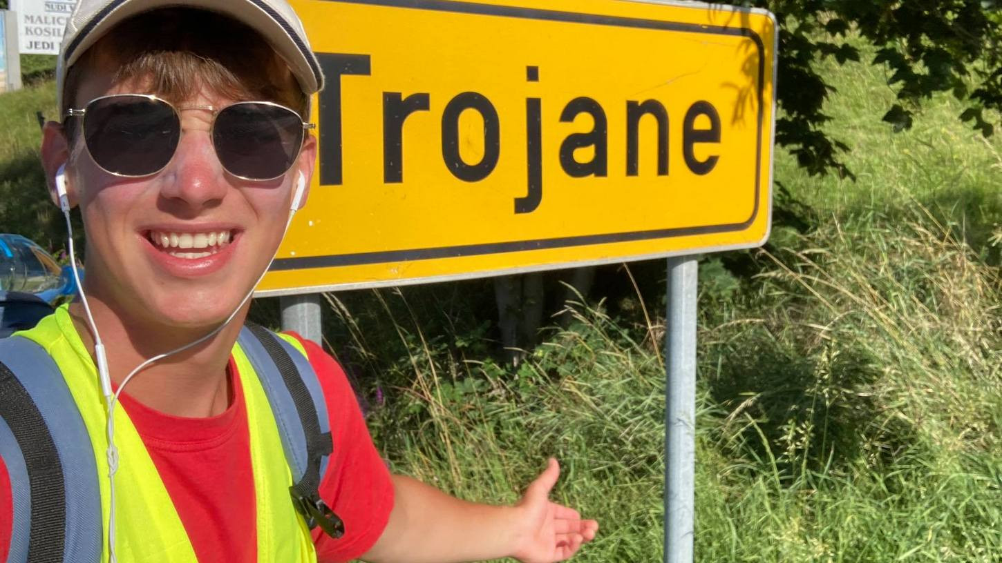 S fotografijo doseženih krajev je markiral svojo pot 