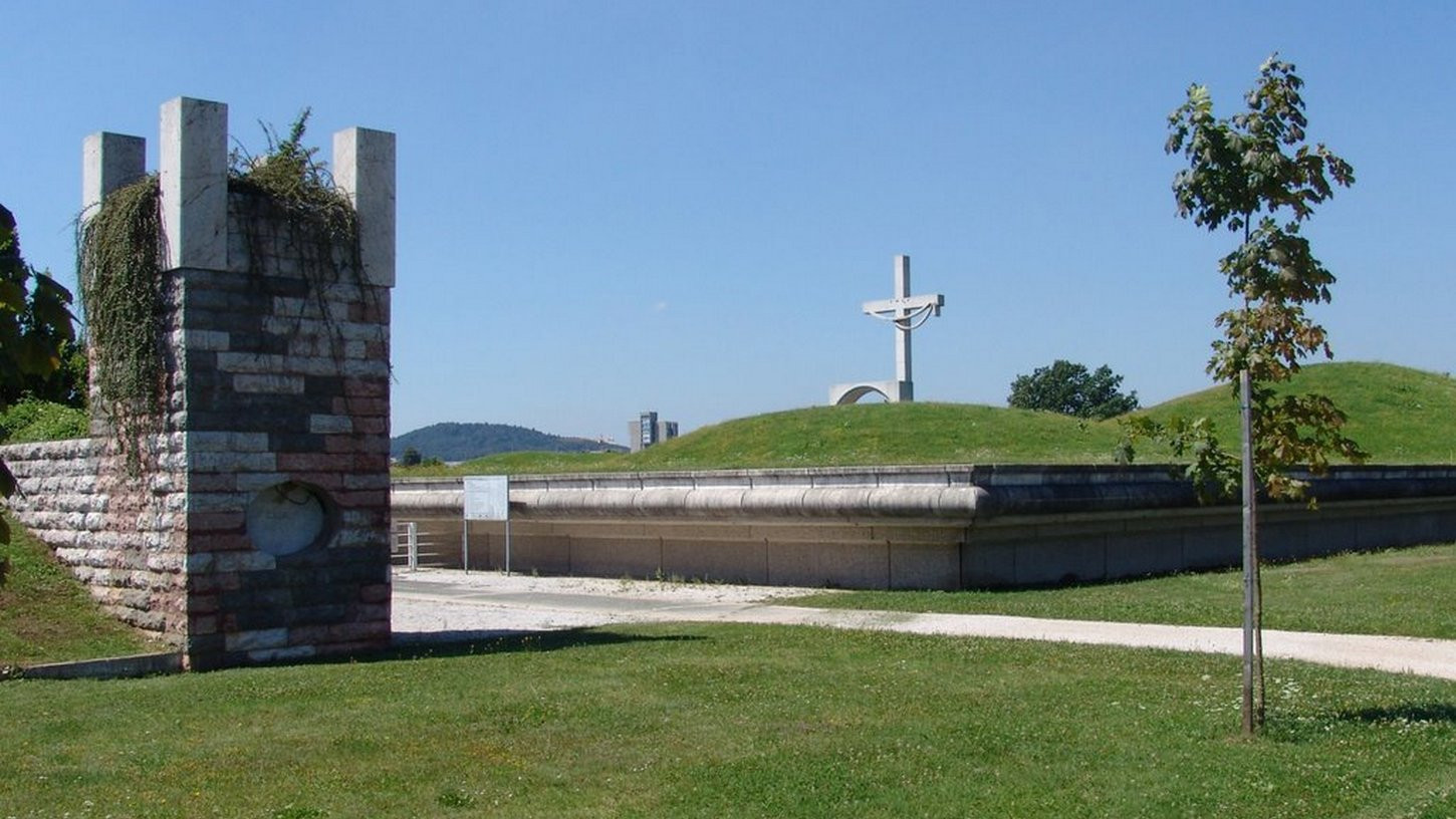 Pokopališče Žale v Ljubljani- prostor za raztros pepela, delo arhitekta Marka Mušiča
