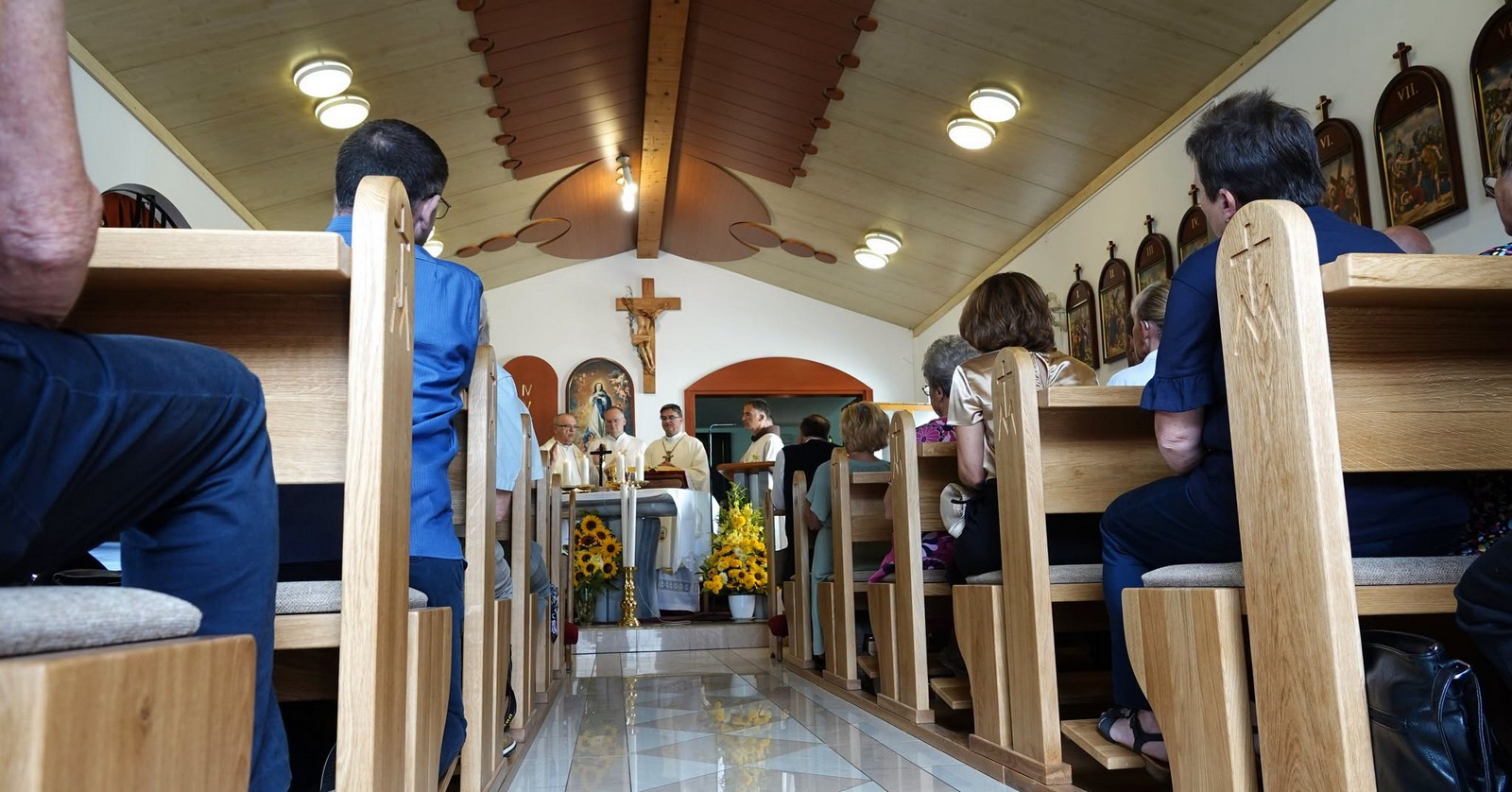 Somaševanje pri sestrah klarisah je vodil celjski škof dr. Maksimilijan Matjaž.