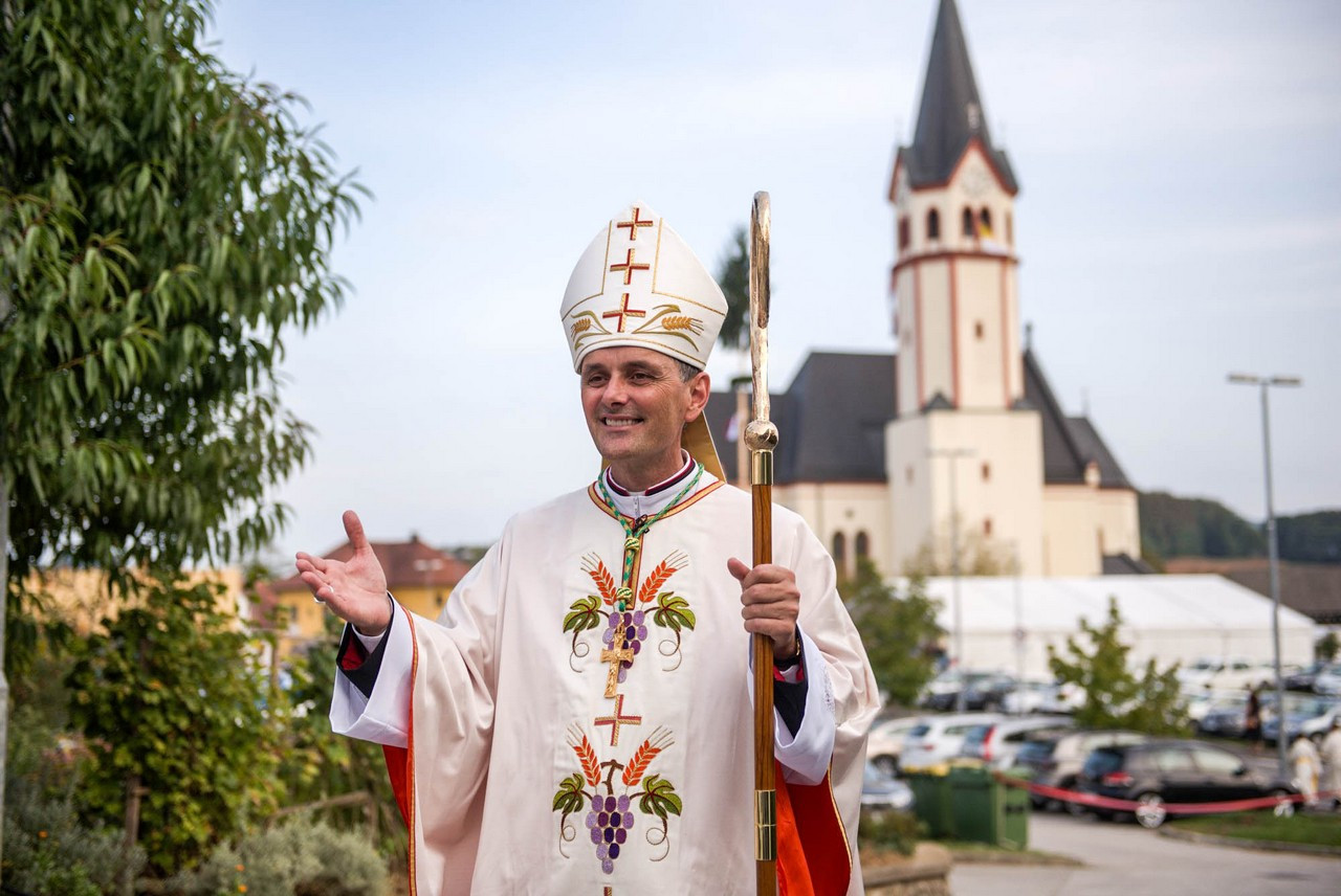 Posvetitev novomeškega škofa Andreja Sajeta