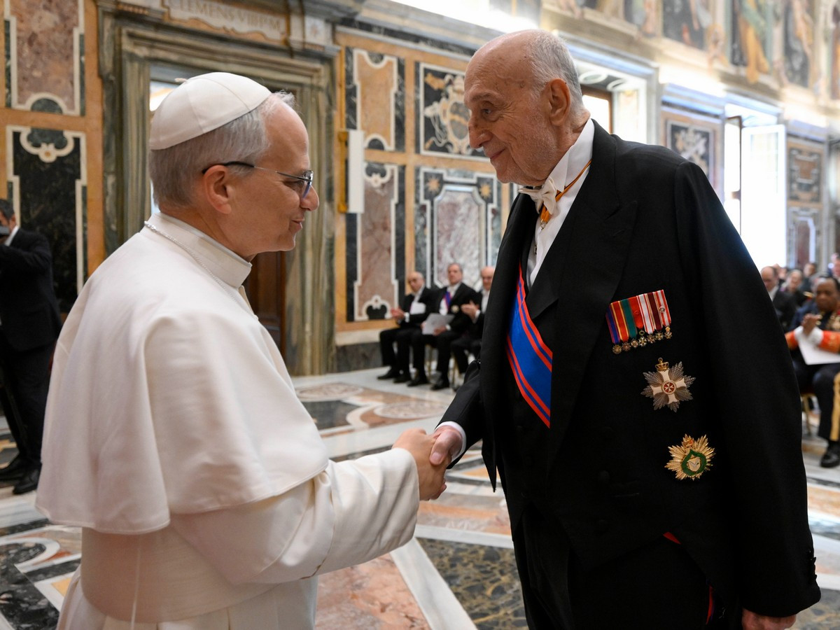 Leon XIV. in dekan diplomatskega zbora, ciprski veleposlanik George Poulides