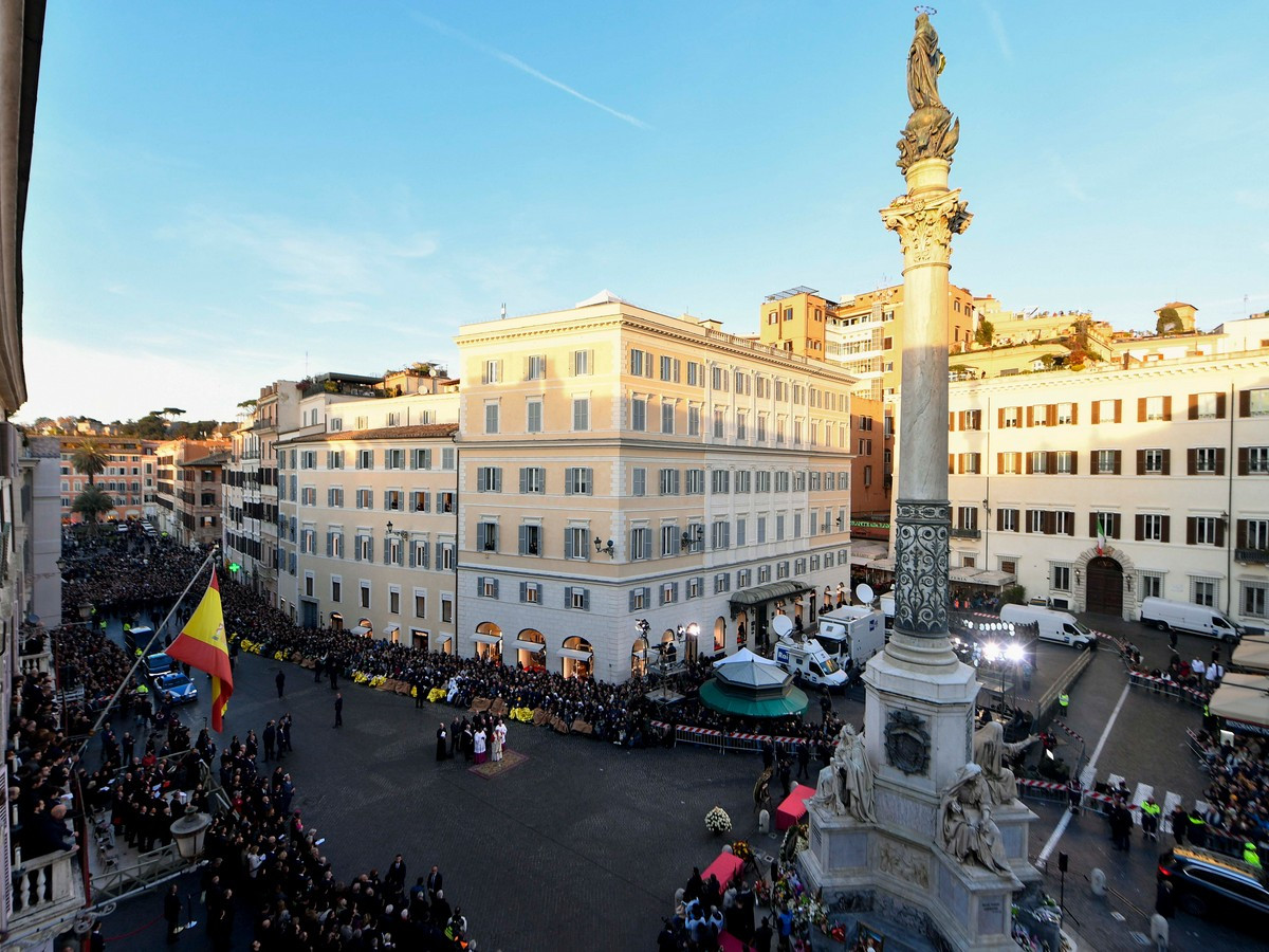 Papež Leon XIV. na Španskem trgu v Rimu