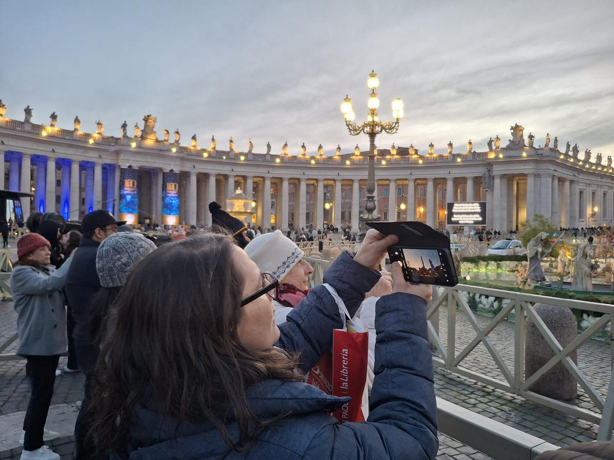 s. Božena Kutnar skupaj s sodelavci na svetoletnem romanju