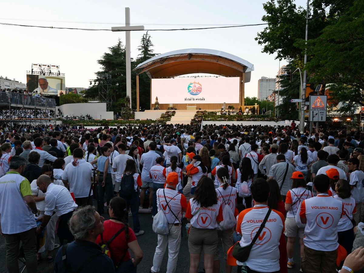 Molitveno bednje na Trgu Lima v Madridu