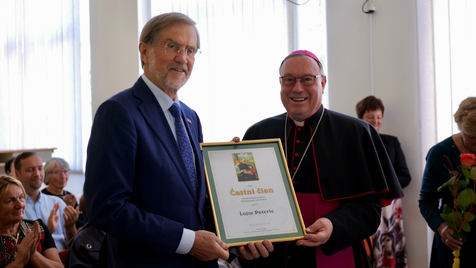 Zgodilo se je tudi srečanje Društva katoliških pedagogov Slovenije, kjer so podelili častno članstvo Lojzetu Peterletu.
