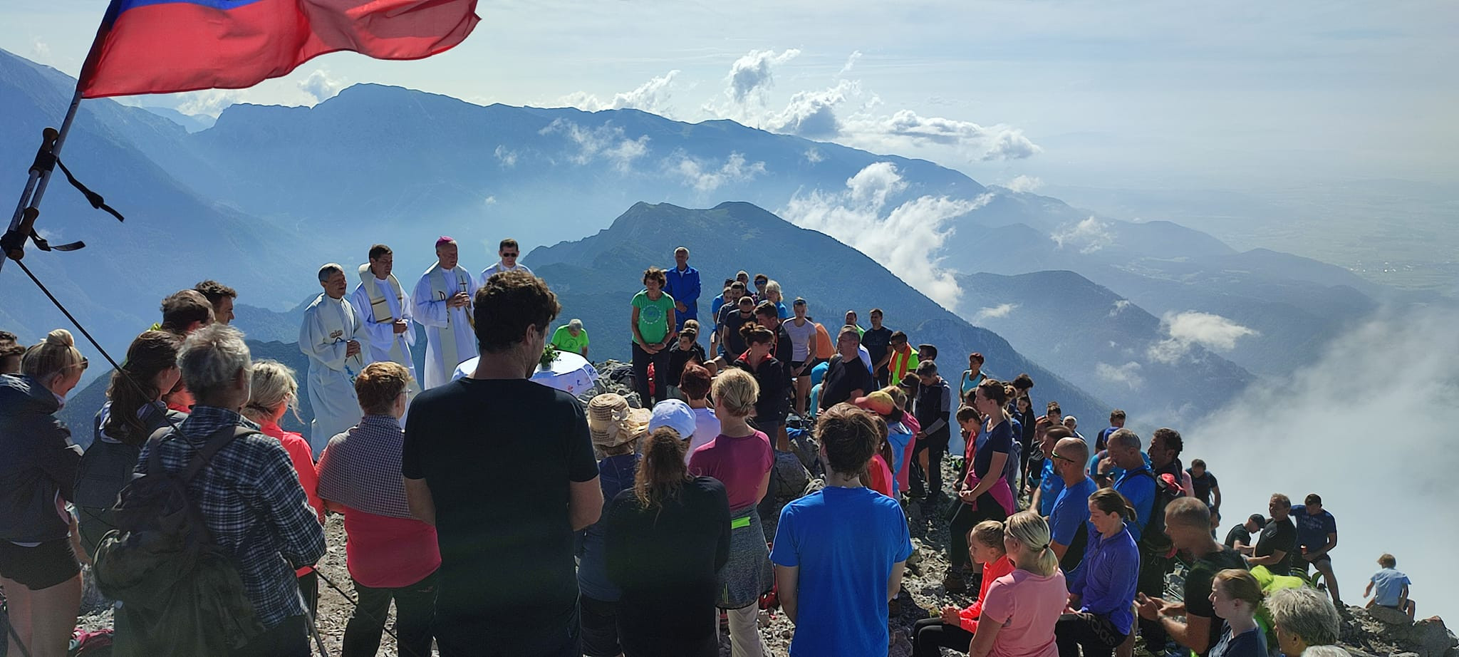 Zbrani pri sveti maši na 2132 m