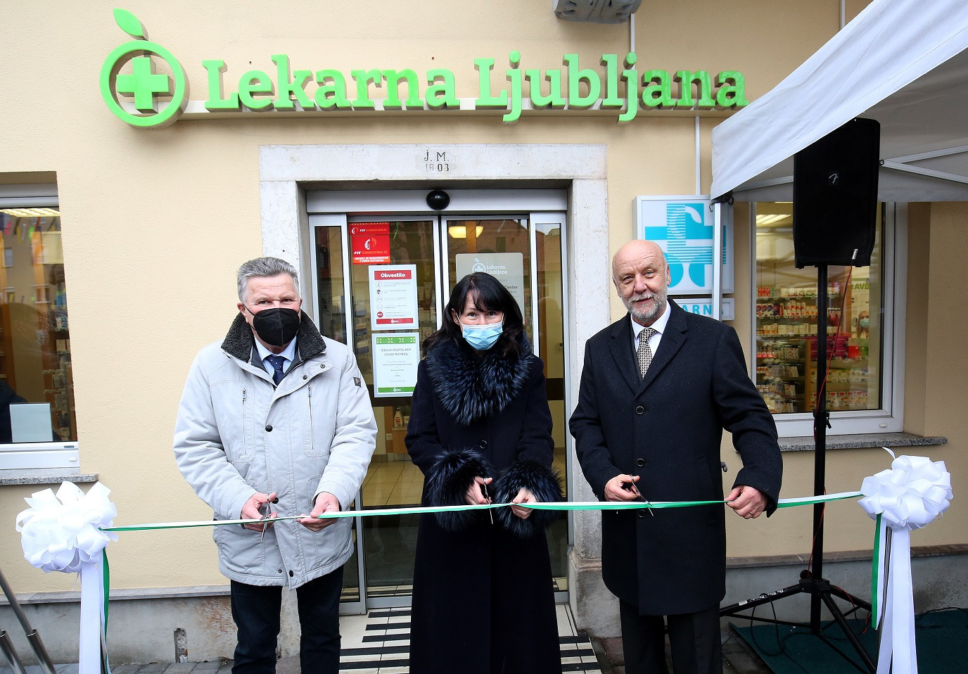 Direktor dr. Marjan Sedej, župan Marko Rupar in sodelavka Erika Hrobat