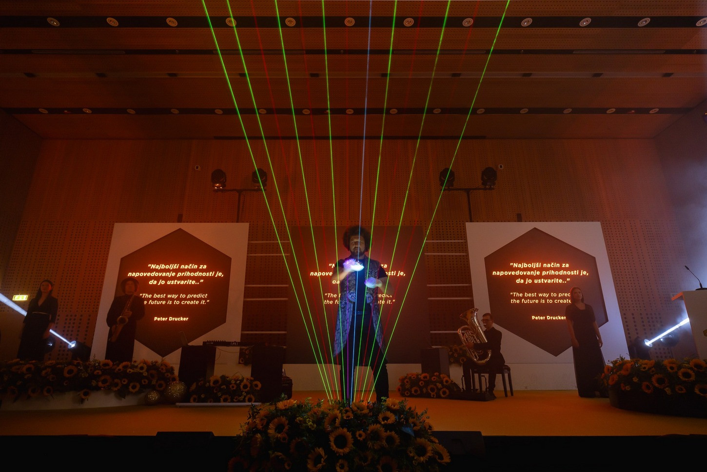 Izjemna in velikokrat razprodana Dovčeva predstava Tesla