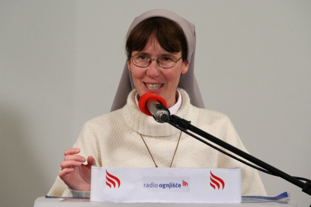 s. Metka Kos