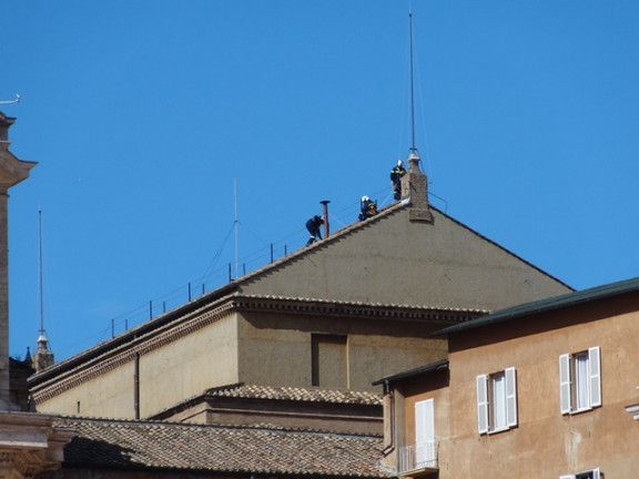 Postavljanje dimnika na sikstinski kapeli