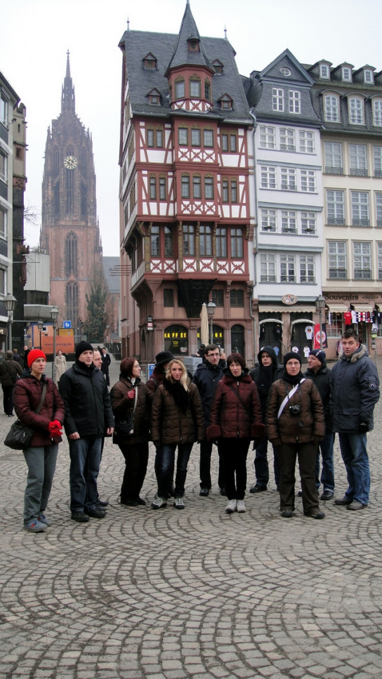 Krila, Frankfurt, blizu cesarske stolnice