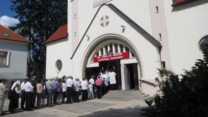 Procesija vstopa v cerkev