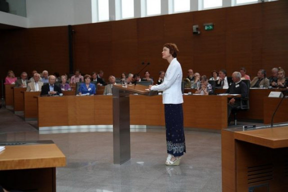 Dr. Mirjam Milharčič Hladnik v DZ