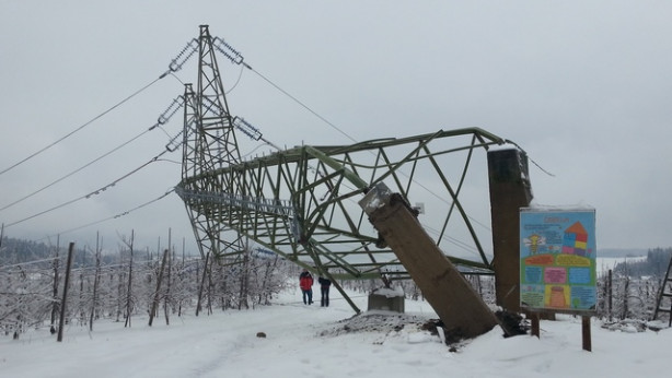 Posledice žledoloma na električnem omrežju na Velenjskem; foto: Elektro Celje