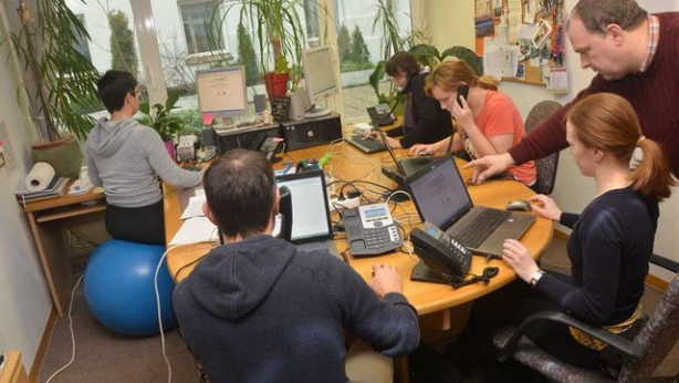 Prostovoljci PSI zbirajo darove sporočene po telefonu...