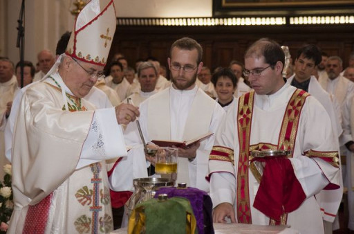 Blagoslov svetih olj, škof Metod Pirih