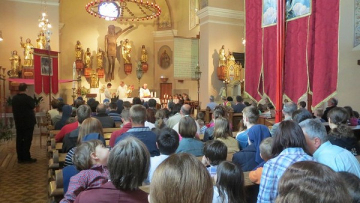 Družine pri sv. maši