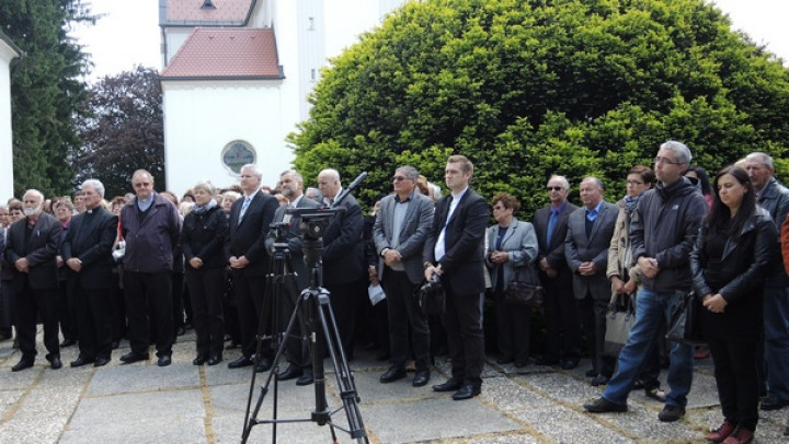 Blagoslovitve Lazarjevega doma se je udeležilo veliko ljudi