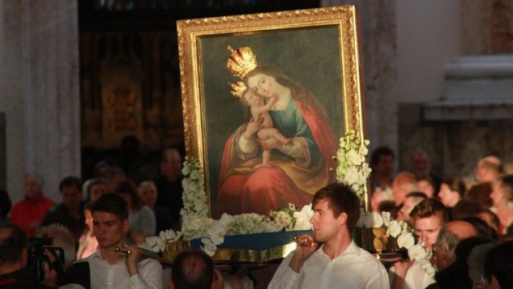 Procesija z milostno podobo