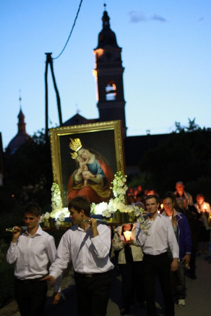 Procesija z milostno podobo