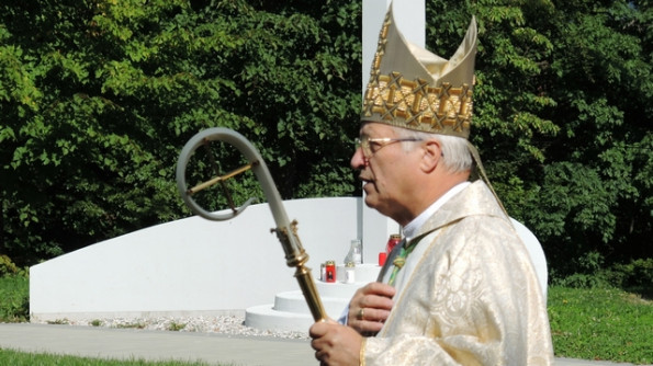 Škof Glavan je v pridigi med drugim spomnil, da Jezusovo ljubezen spoznamo po tem, da je dal življenje za nas.