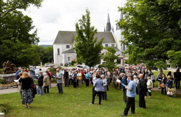 Zbrani ob molitvi križevega pota v Midlandu