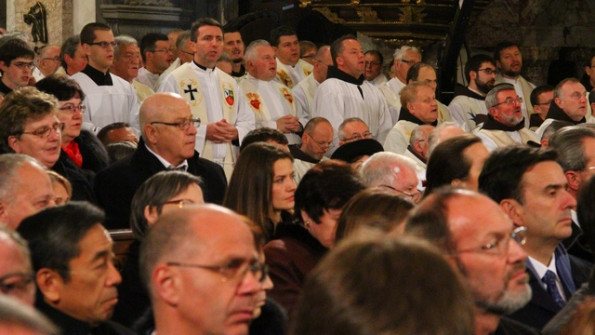 Na slovesnosti ni bilo predsednika SDS Janeza Janše, prišla pa je njegova soproga Urška Bačovnik Janša.