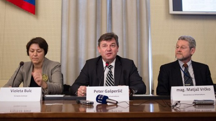 Komisarka Violeta Bulc in minister za infrastrukturo Peter Gašperšič