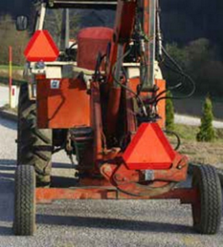 Pravilno označen traktor in priklopnik