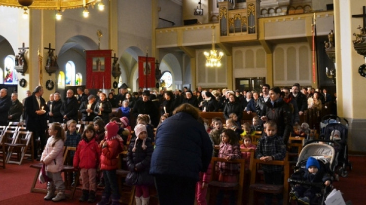 Redovniki zbrani v stolnici v Murski Soboti; foto: s. Lucija Nastran