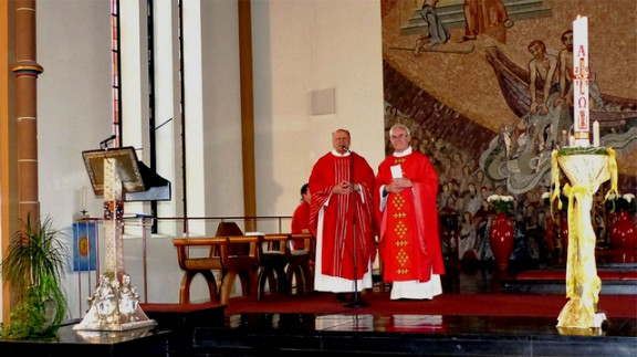 Jože Andolšek in Lojze Rajk v cerkvi