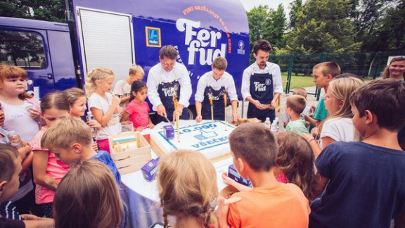 Torta za otroke projekta botrstvo