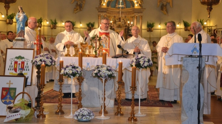 Srebrna maša murskosoboškega škofa Petra Štumpfa; foto: Klavdija Dominko