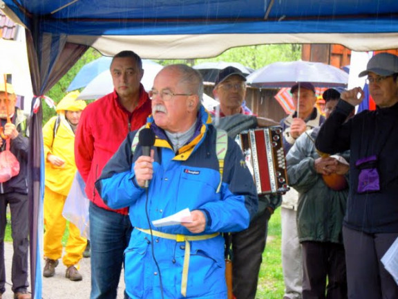 Minsister Žekš na pohod po poteh izseljenca Franka Trohe Rihtarjevega