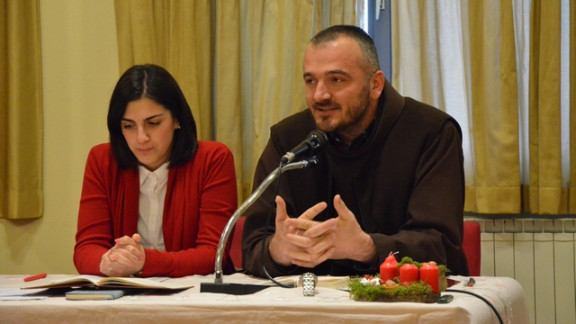 Mednarodno predsedstvo: s. Matea Galić in duhovni asistent fra. Josip Vlašič iz Bosne in Hercegovine