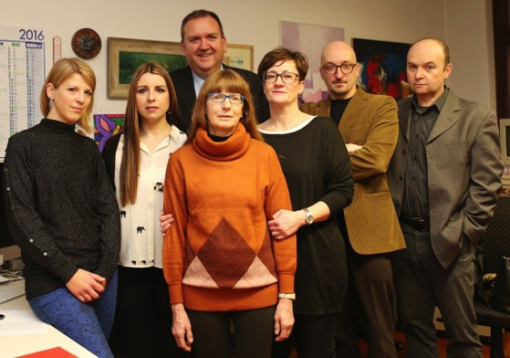 Uredništvo Novega glasa danes: Maida Sibelia, Katja Ferletič, Jurij Paljk, Iva Koršič, Nataša Gregori, Igor Gregori, Danijel Devetak