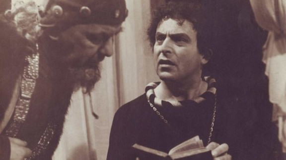 Slavko Jan kot Hamlet in Fran Lipah kot Polonij