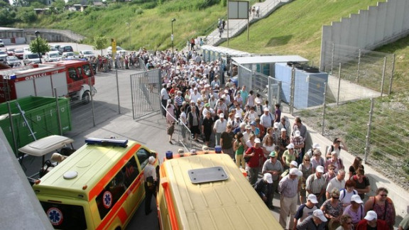 SEK 2010 - Romarji so urejeno prihajali na stadion