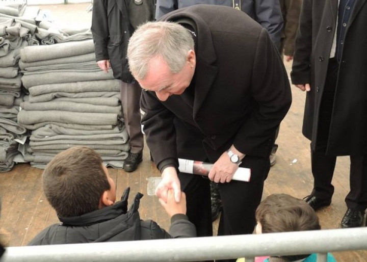 Kardinal Parolin v centru za tujce