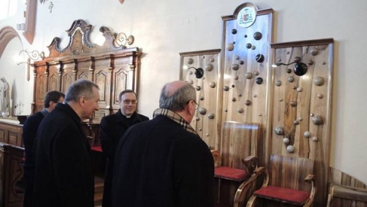 Kardinal Parolin v novomeški stolnici
