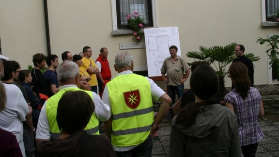 Bojan deli še zadnja navodila vsem tistim, ki bodo priskočili na pomoč invalidom in bolnim