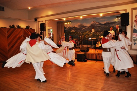 Folklorna skupina Triglav iz Winnipega