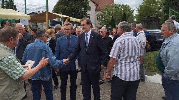 Tradicionalnega tabora NSi se udeležuje tudi evropski poslanec Lojze Peterle.