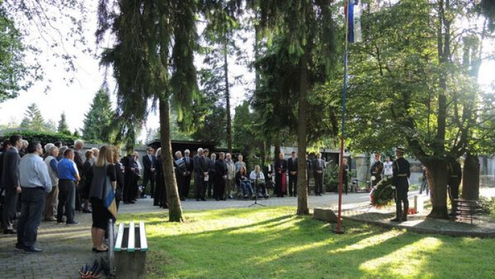 Zbrani na slovesnosti